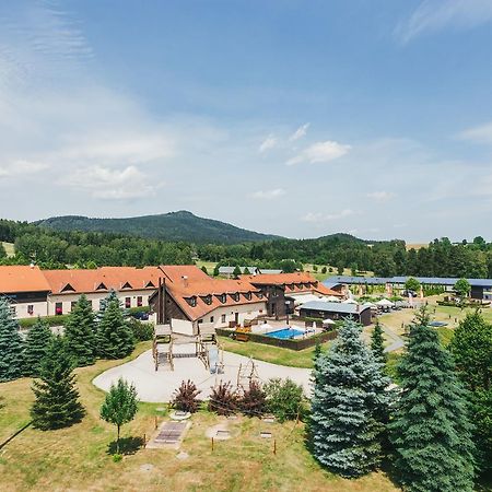 Resort Malevil Jablonne v Podjestedi Екстер'єр фото
