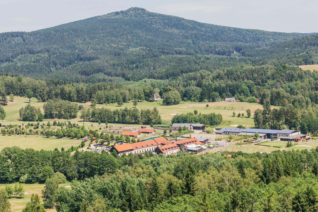 Resort Malevil Jablonne v Podjestedi Екстер'єр фото