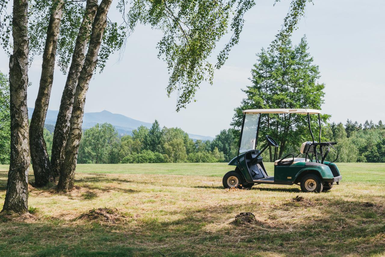 Resort Malevil Jablonne v Podjestedi Екстер'єр фото