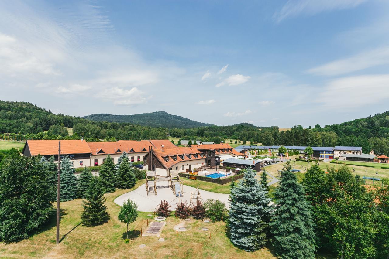 Resort Malevil Jablonne v Podjestedi Екстер'єр фото